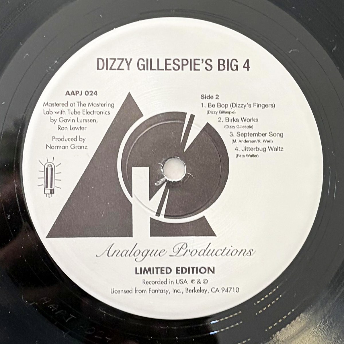 Etichetta del lato 2 (Be Bop, Birks Works, September Song, Jitterbug Waltz), catalogo AAPJ 024