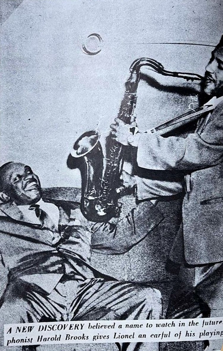 A session photograph in the booklet